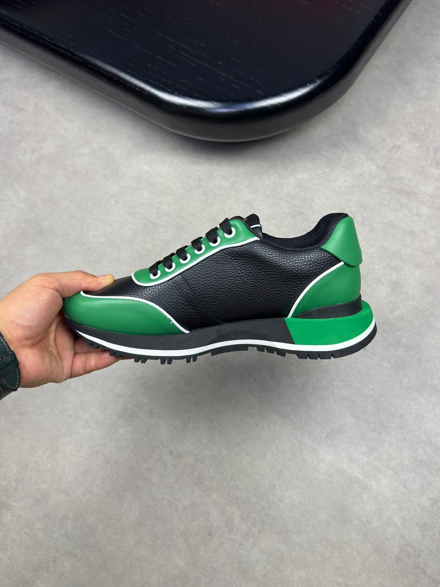 [VALENTINO] Valentino men's shoes 💰500💰 - High-end quality original order - Upper: 🔝 Nappa calf leather, tumbled calf leather, sewn brand plastic totem - Lining: brand mesh canvas, foot pad; water-dyed cow leather - Outsole: multi-color wear-resistant velvet·rubber; combined molded outsole -Super high quality control·Fine workmanship: highlighted (high-end·luxury·grade) -Size :38-44 (45 can be customized)·3300